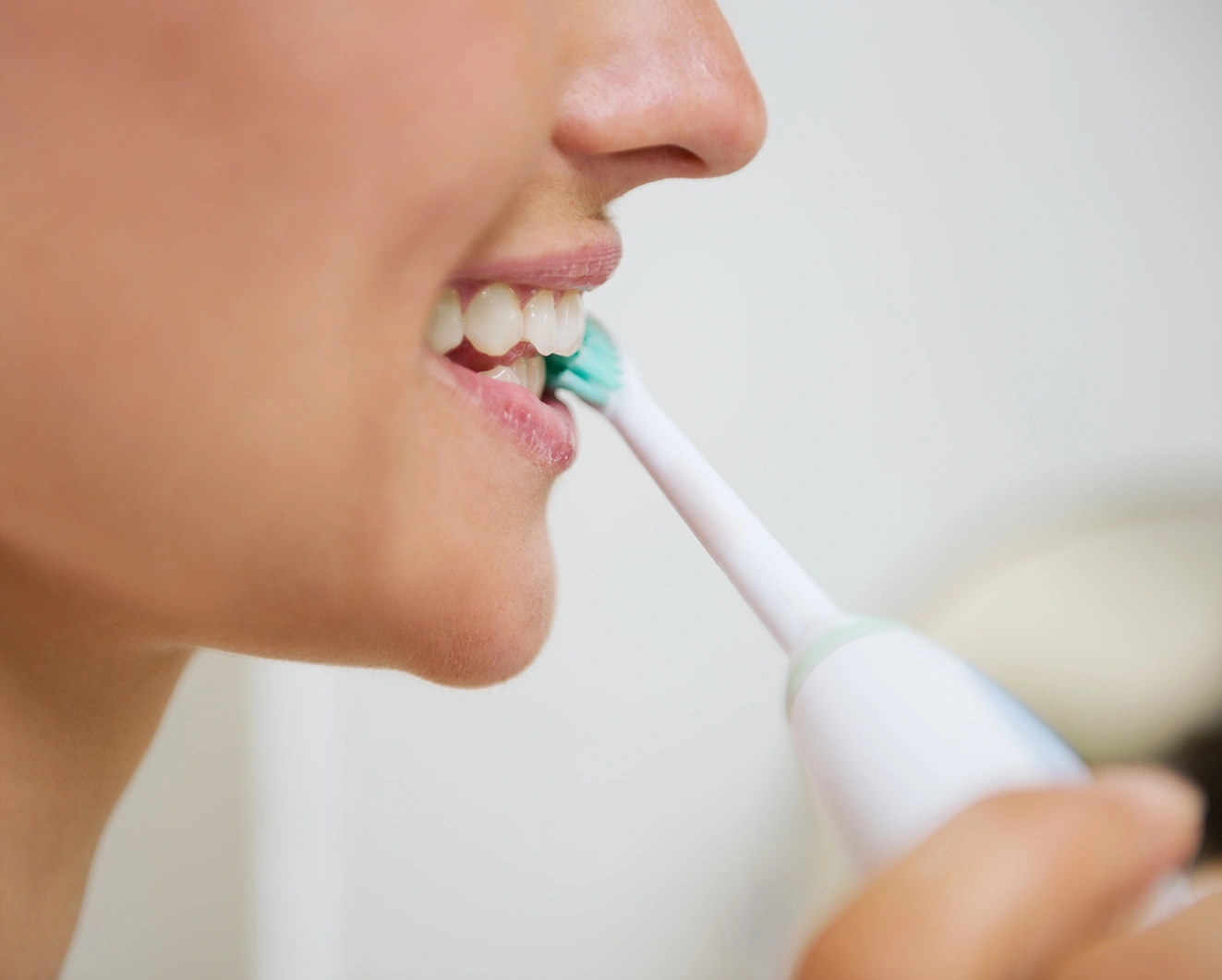 Using An Electric Toothbrush – Tips and Facts